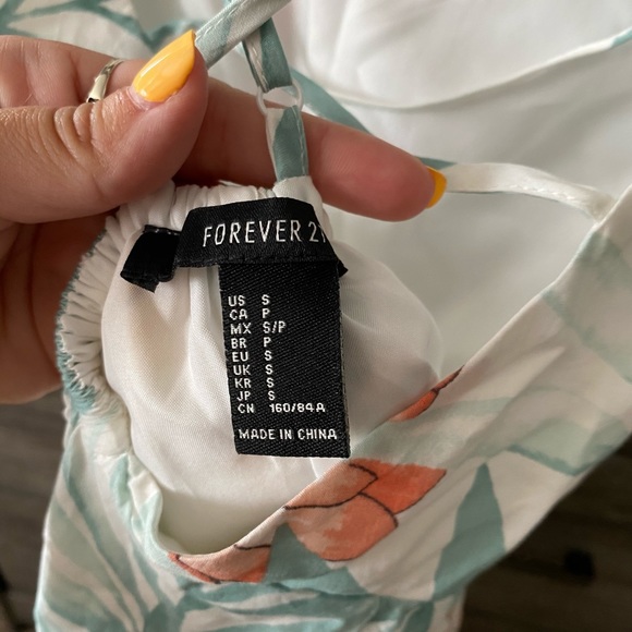 Forever 21 floral mini - Picture 4 of 4